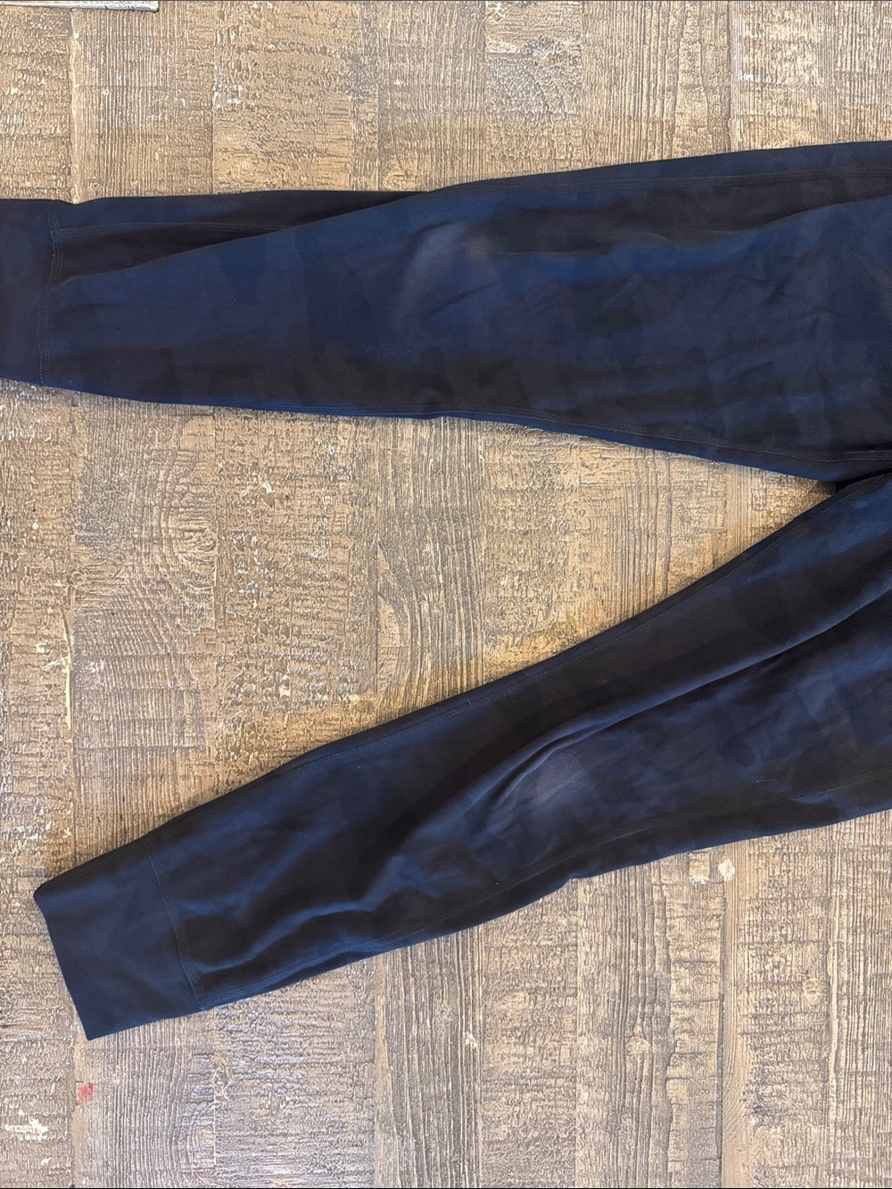 Vuori daily form leggings in black camo. - Picture 4 of 7